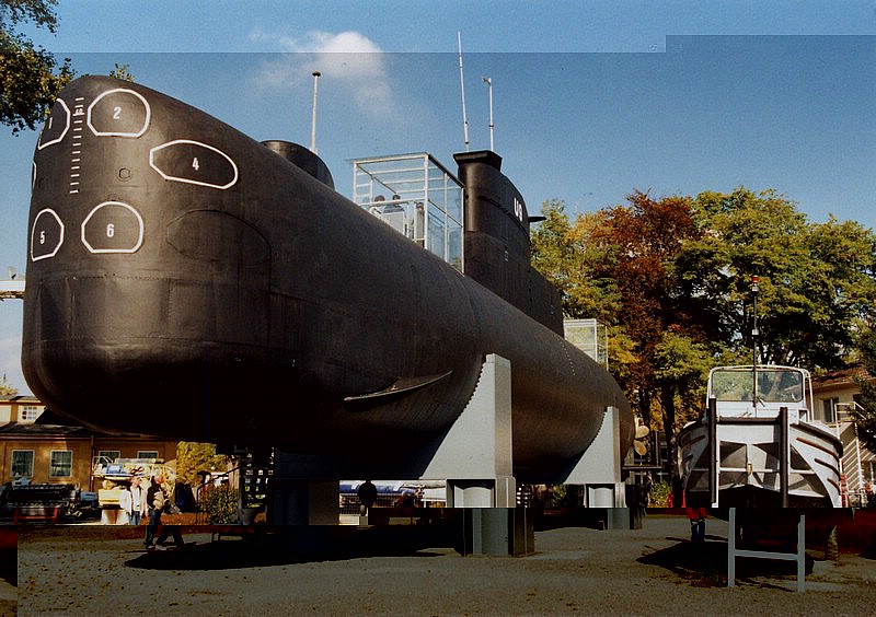 a_U-9.jpg