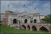DSC_0242ERAW.jpg